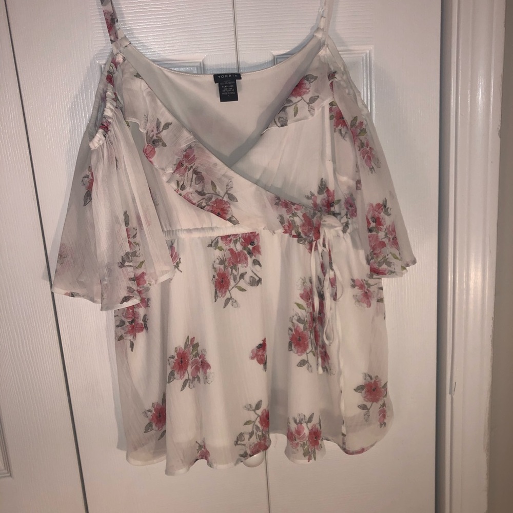 Cold shoulder top